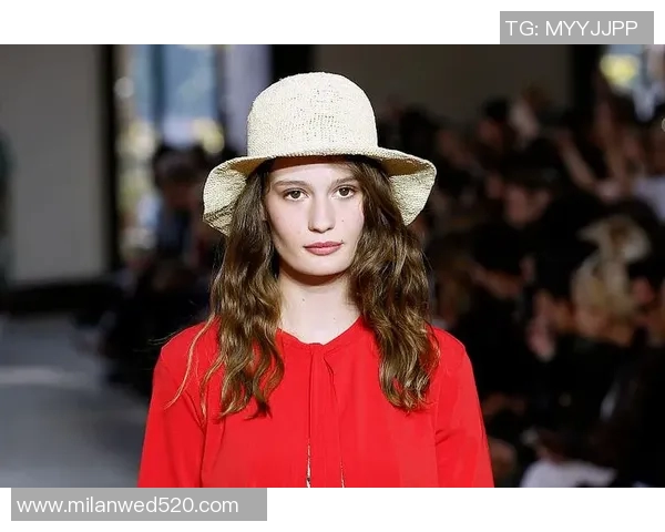 足球明星出圈头像女展现个性魅力与时尚风采的完美结合